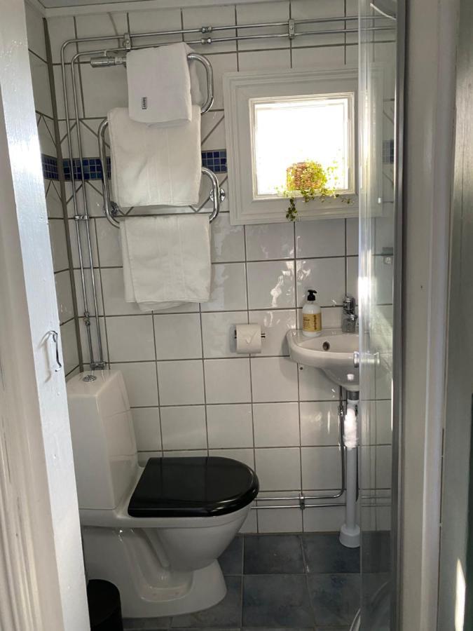 B&B Bland Ormbunkar Och Rosor Falkenberg Extérieur photo